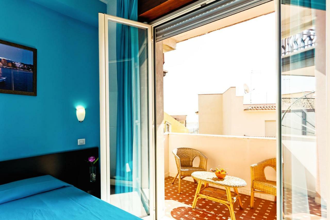 Seaview Terrace Sunny Apartment Giardini Naxos Eksteriør bilde